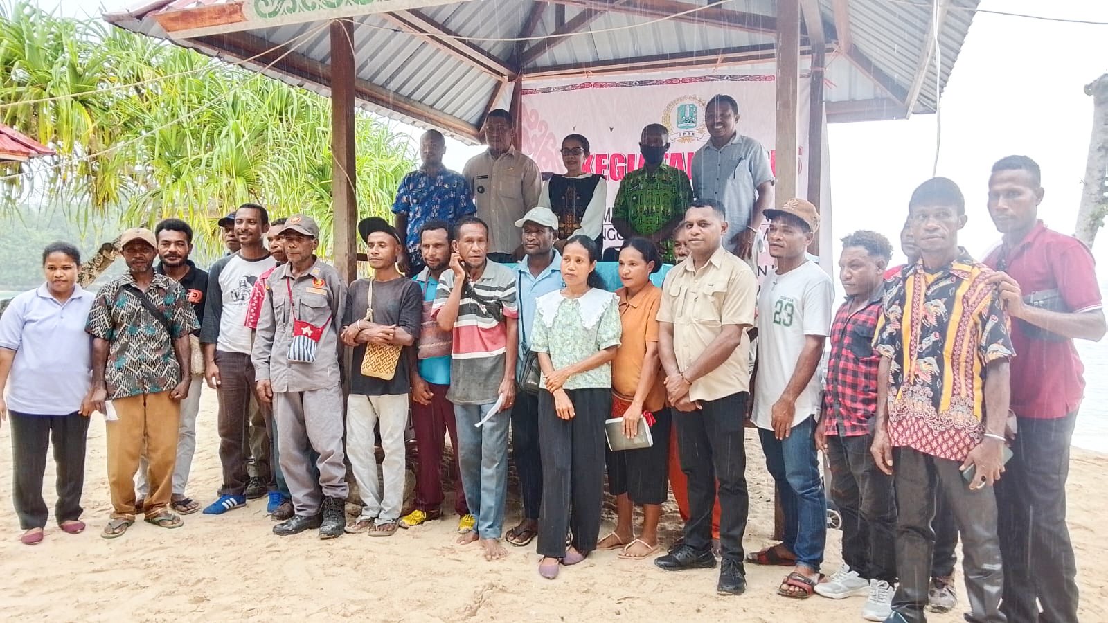 Legislator Yemima Msiren Gelar Reses dan Pelatihan Fotografi di Pantai Wari
