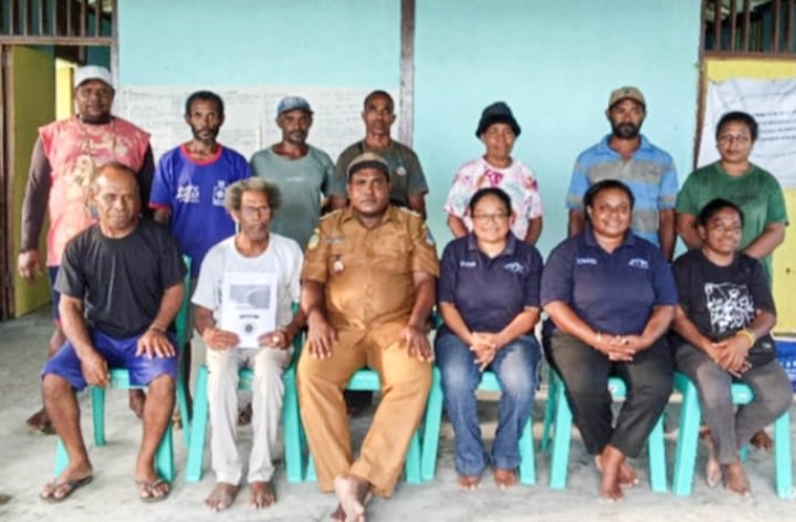 Sosialisasi LMMA Biak di Kampung Samberpasi: Jaga Kelestarian Laut dan Lestarikan Nilai Adat